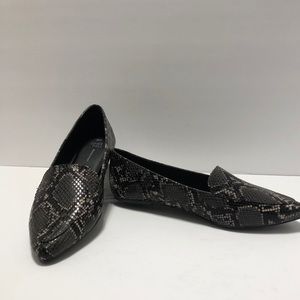 Snakeskin print shoes